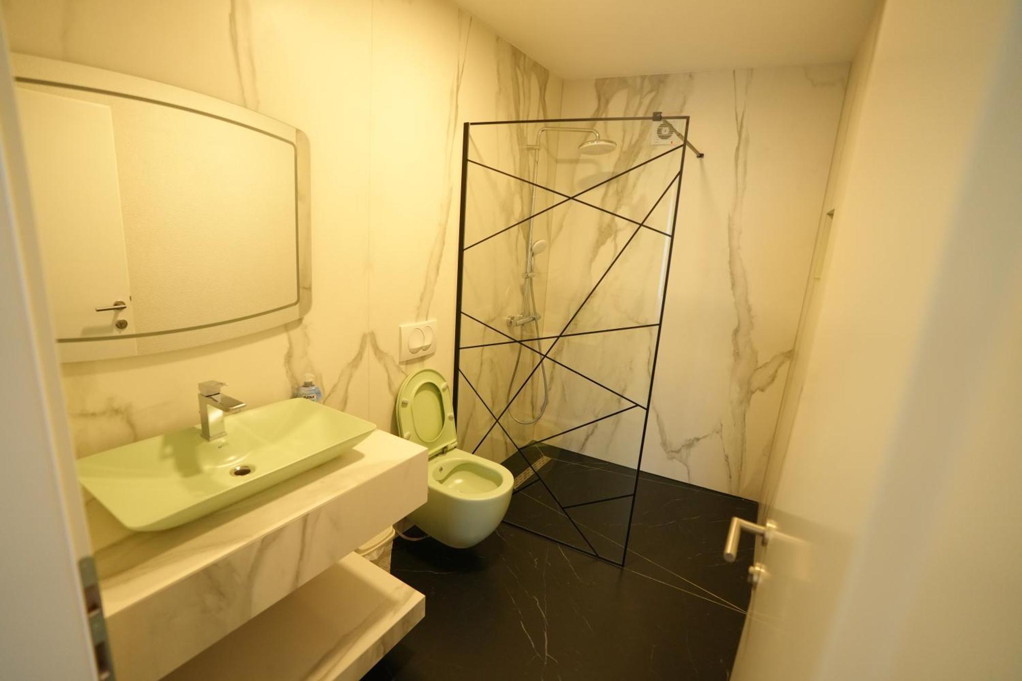 Biond Hotel พริเซรน ภายนอก รูปภาพ