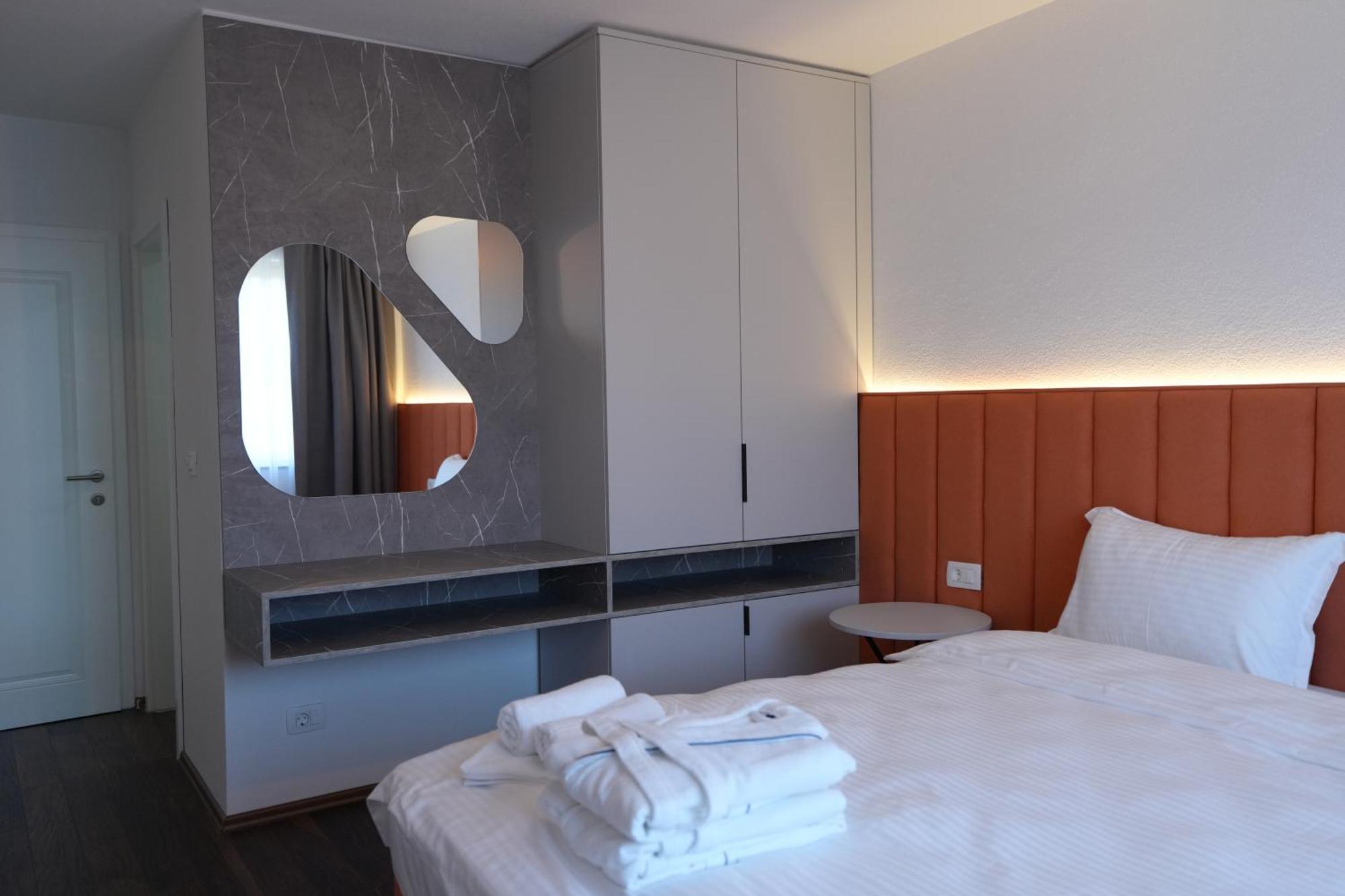 Biond Hotel พริเซรน ภายนอก รูปภาพ